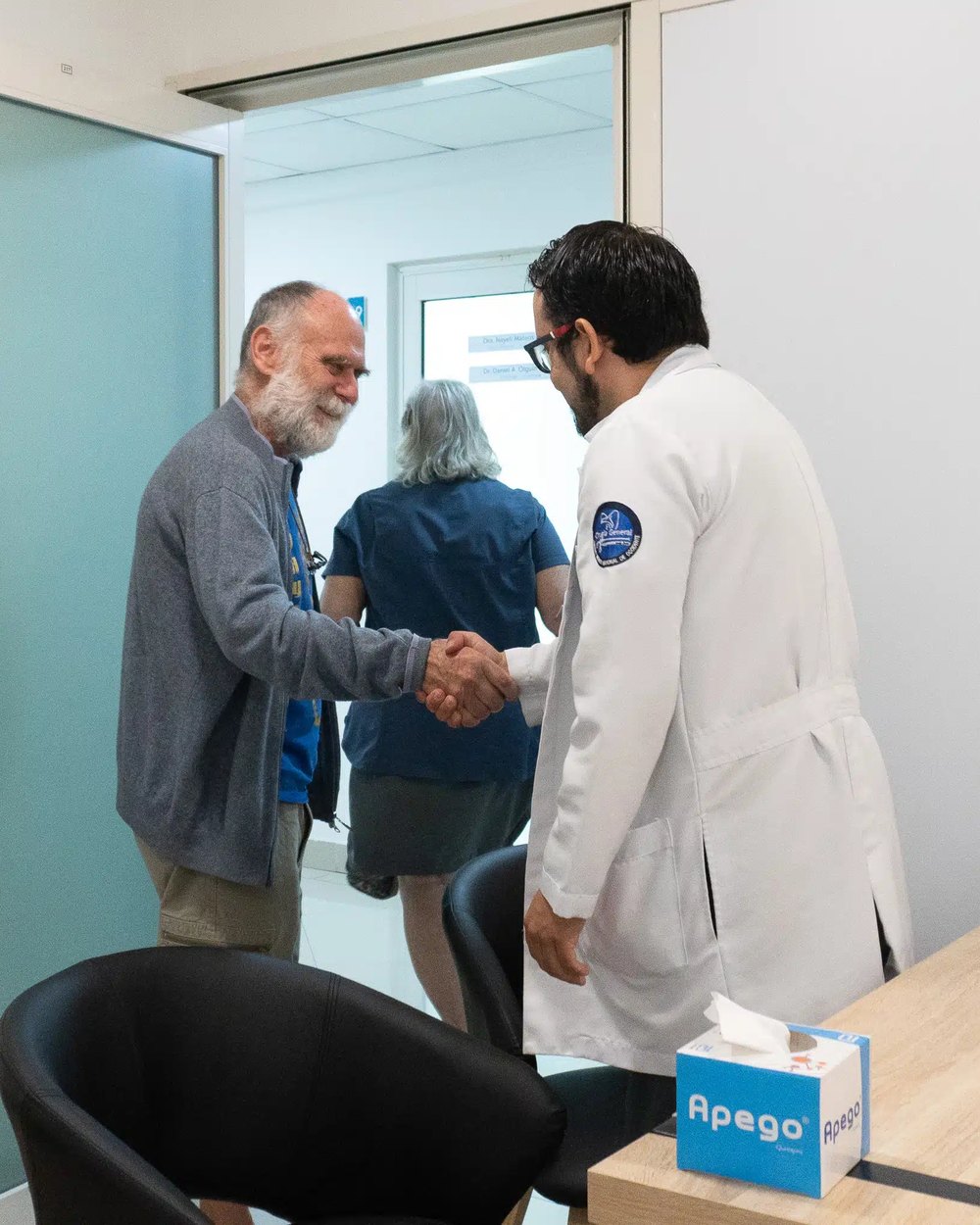 Dr. José Andrés Cárdenas Figueroa en consulta