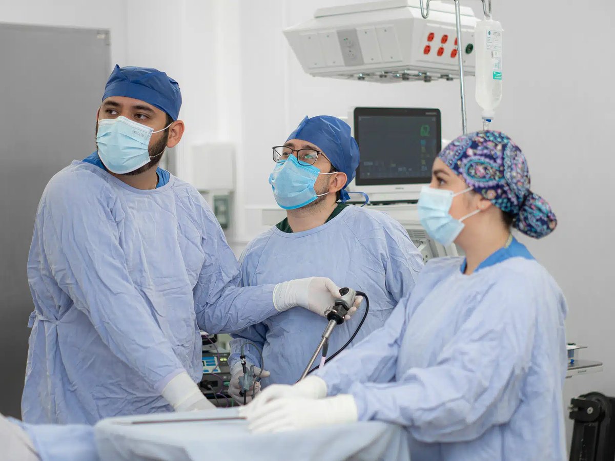 Equipo multidisciplinario del Dr. Cárdenas en el hospital
